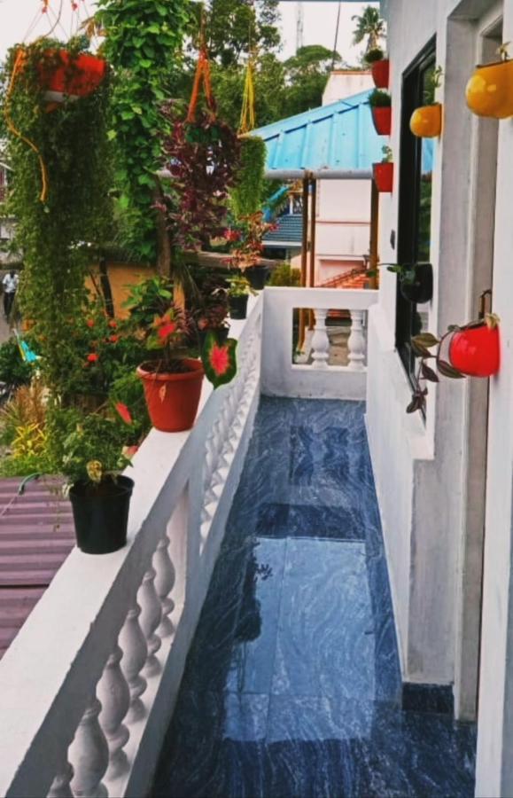 Raelyn'S Homestay Kochi Exterior photo